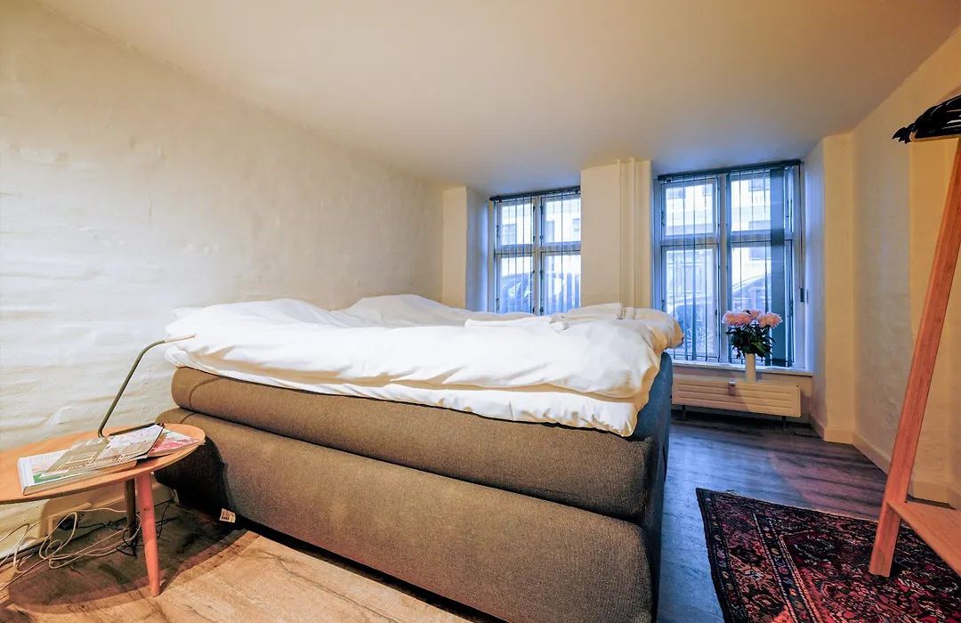 Lake - Pleasant 2-Bdr Apt In City Center-1
